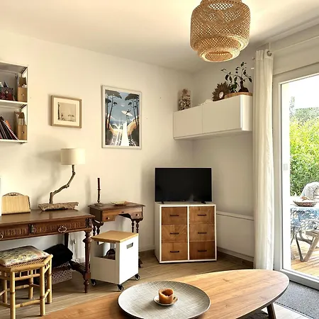 Le Cocon, Pour 2 Personnes A 5 Minutes De La De L'almanarre A Apartment Hyeres